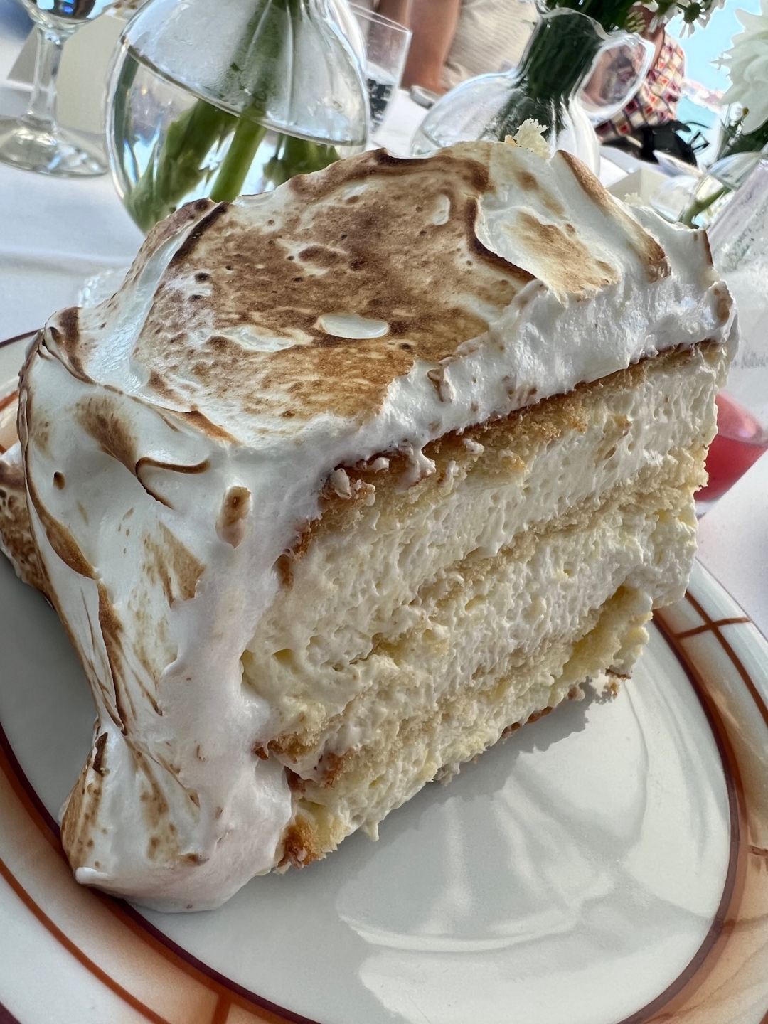 whitney-robinson-cipriani-dolce-meringue-cake
