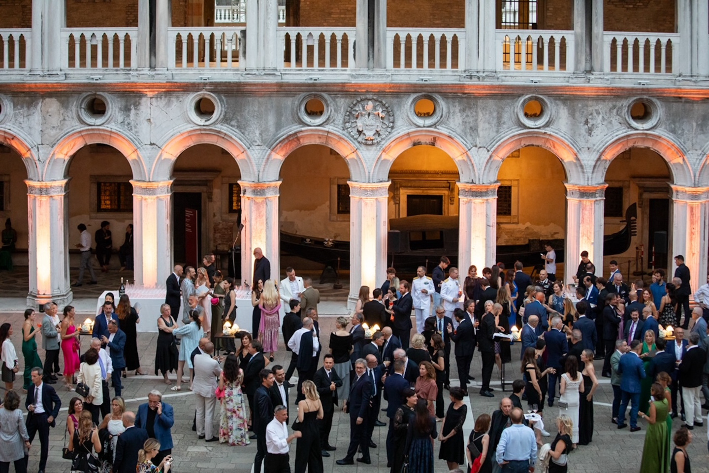 whitney-robinson-armani-casa-gala-palazzo-ducale