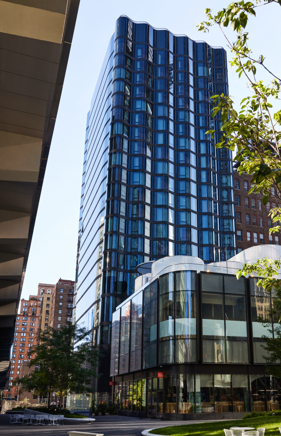 Exteriro of a hotel in New York City.