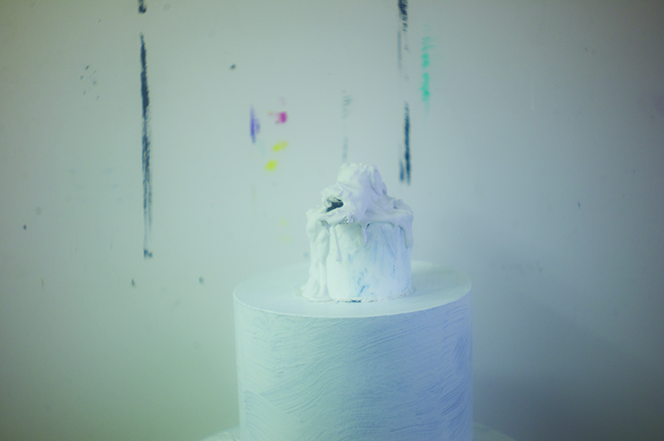 6_mann-2012-squat-white-sculpture-and-painted-edges