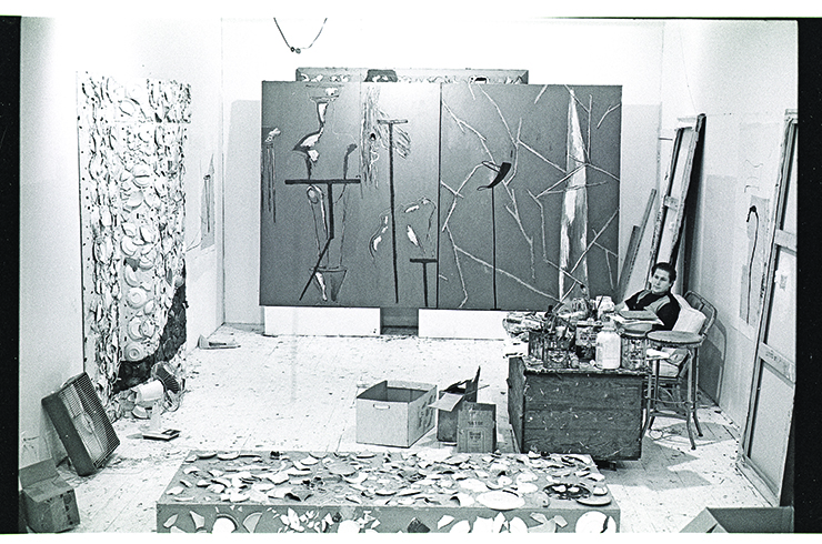 julian-schnabel-studio-with-plates-on-sofa-1b-1979