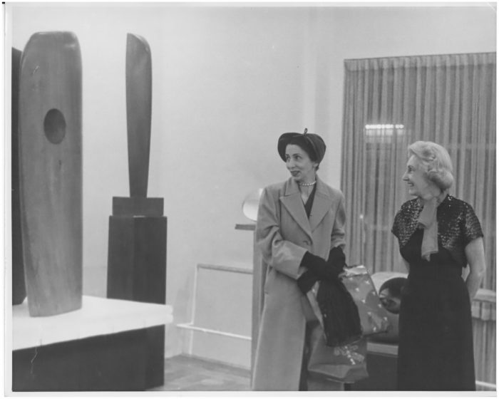 martha-jackson-at-barbara-helpworth-exhibition-courtesy-martha-jackson-gallery-archives-university-at-buffalo-anderson-gallery-state-university-of-new-york-at-buffalo