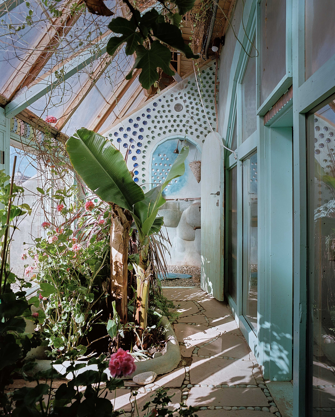 earthships-architecture-sustainability-image