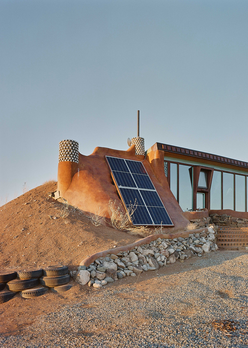 earthships-architecture-sustainability-image