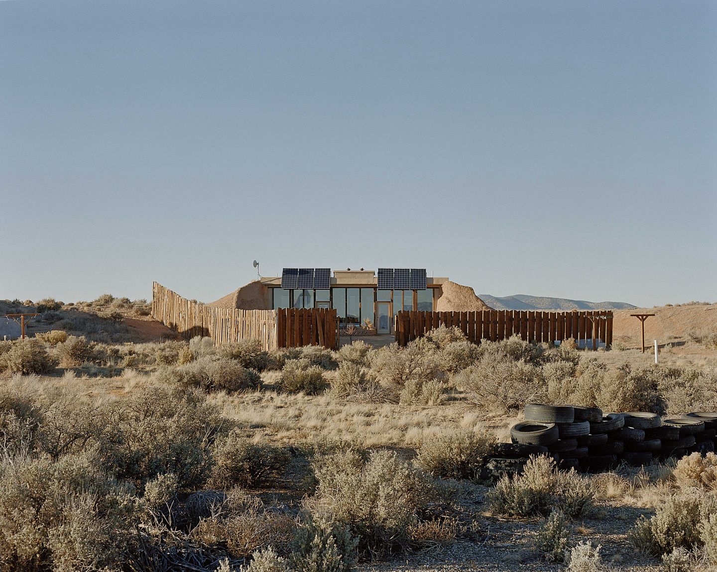 earthships-architecture-sustainability-image