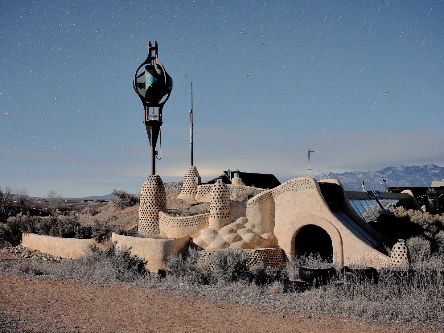 earthships-architecture-sustainability-image