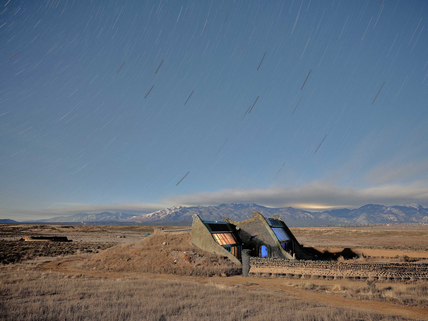 earthships-architecture-sustainability-image