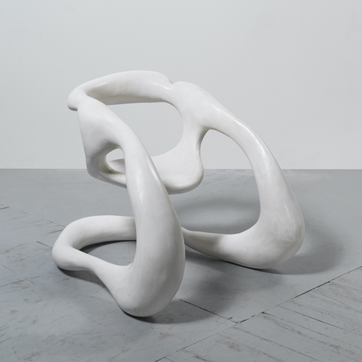 Unique infinity chair in gypsum, 2022 Rogan Gregory. Image courtesy of the artist and R & Company.