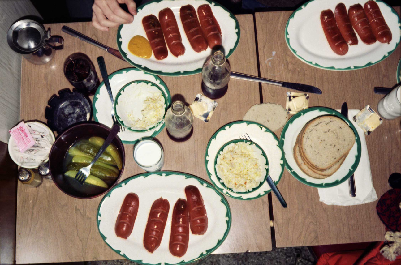stephen-shore-hot-dogs