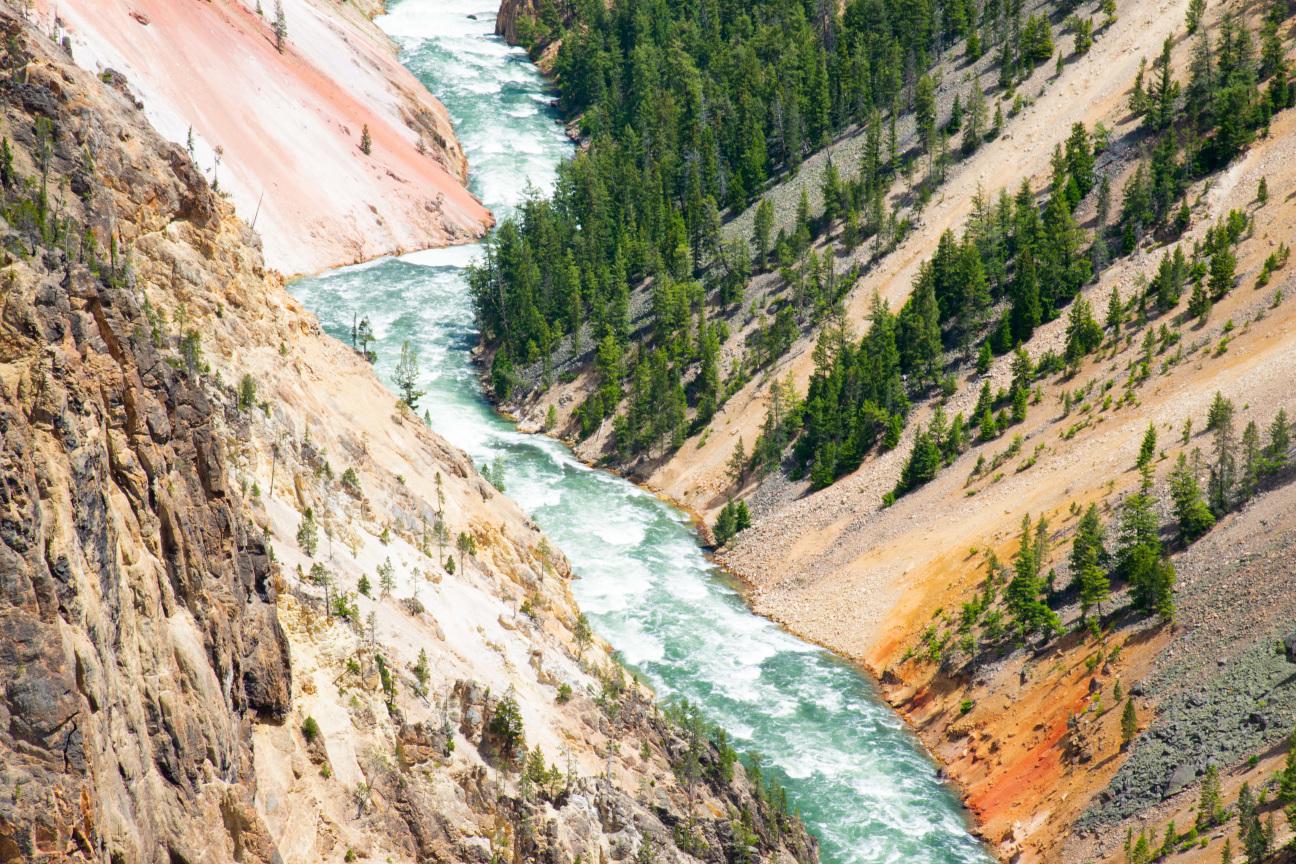 yellowstone-grand-canyon-view
