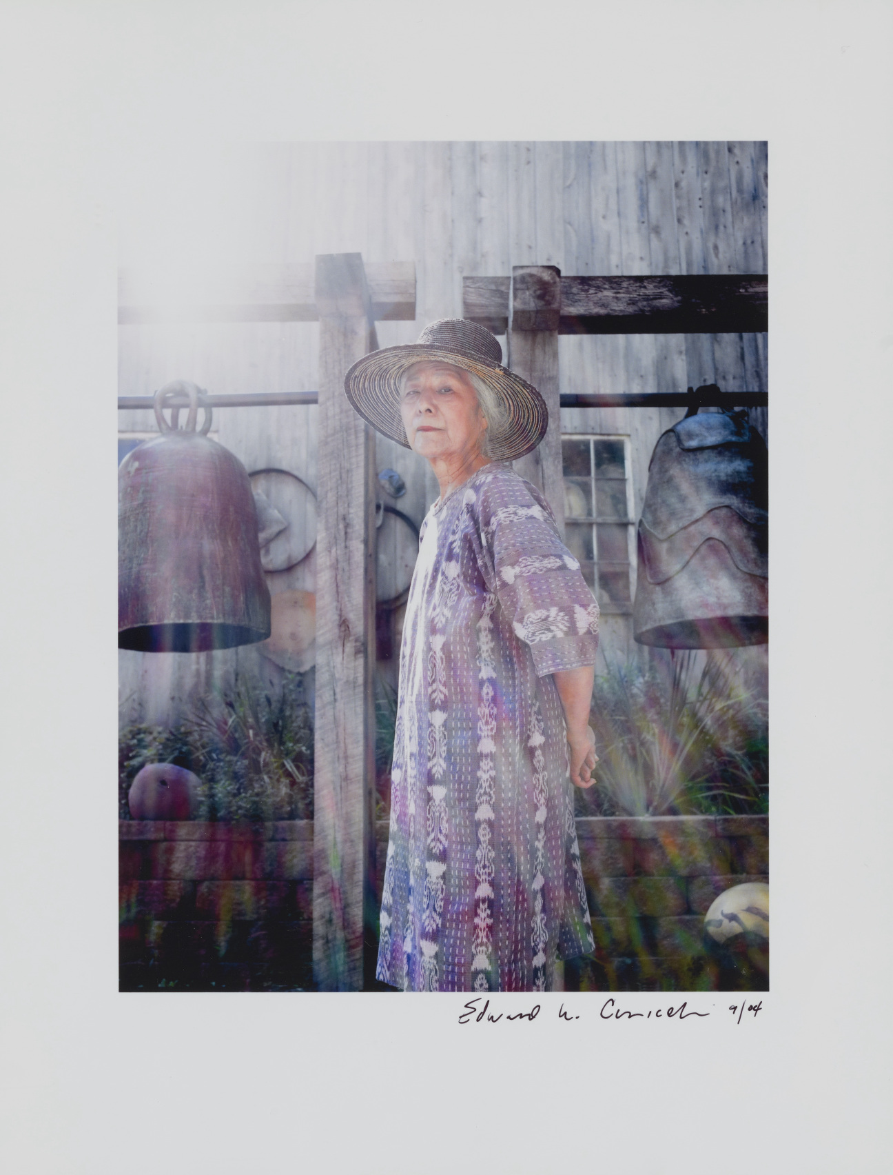 portrait-of-toshiko-takaezu- with-her-art