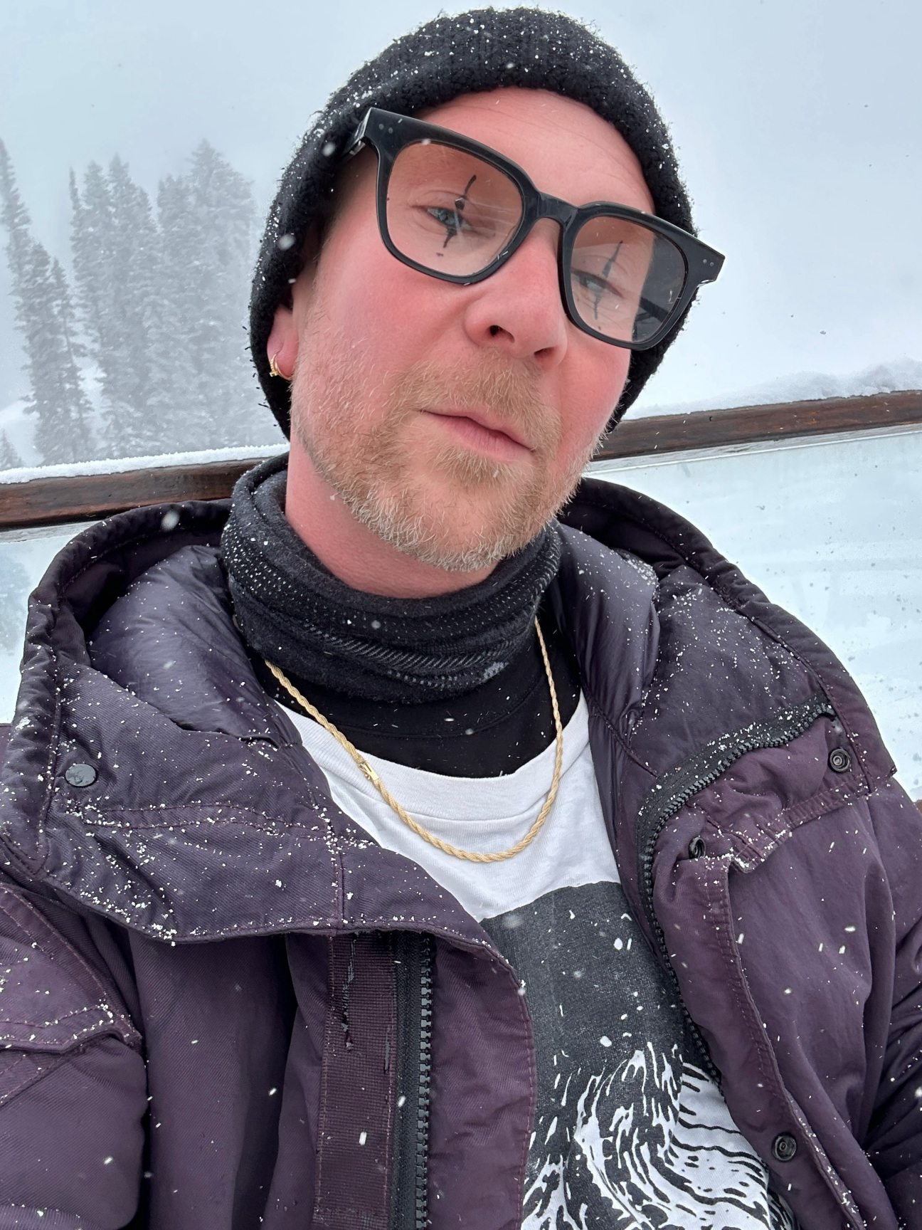 adam-stamp-skiing-selfie-artist