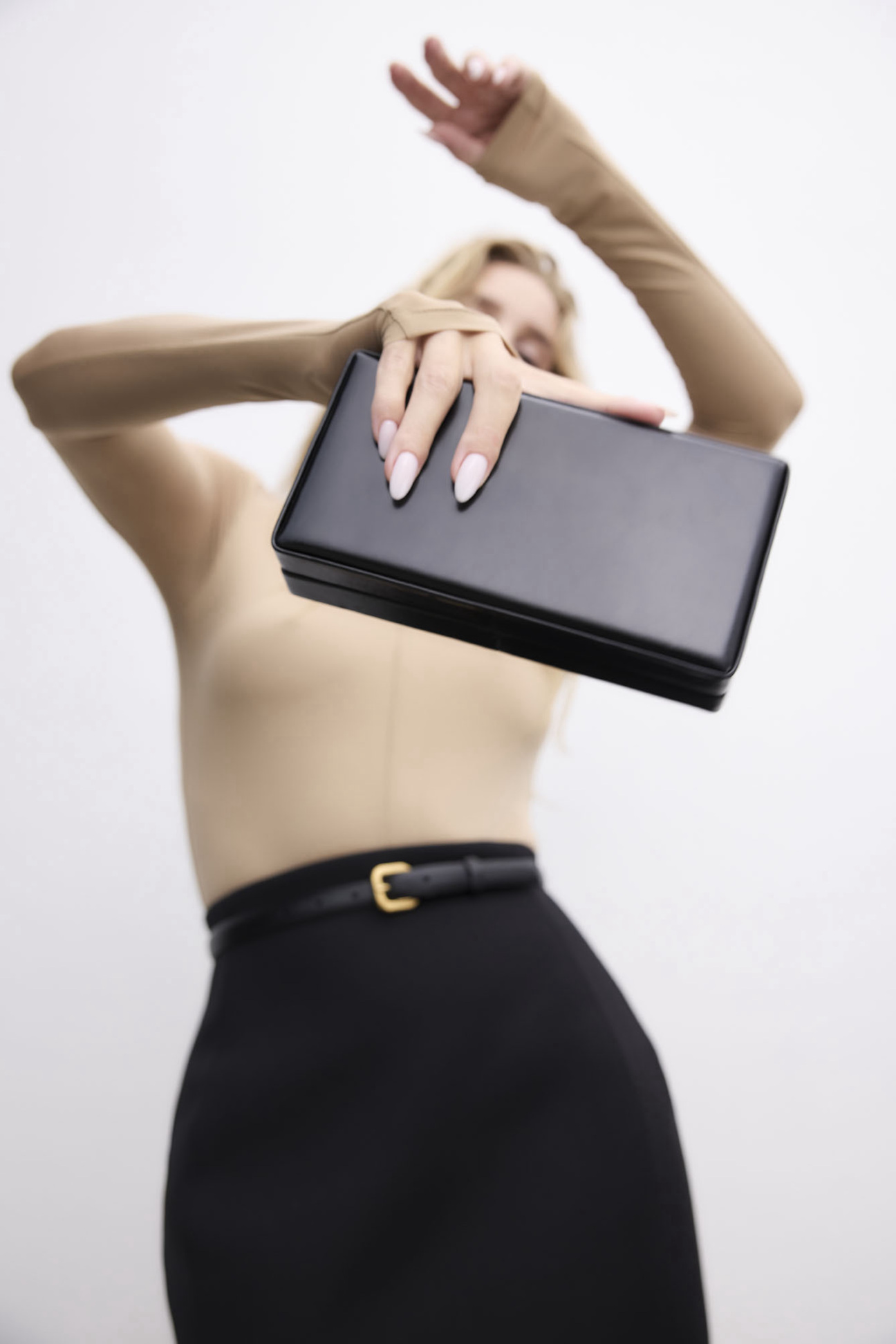 rosie-huntington-whitley--model-handbag