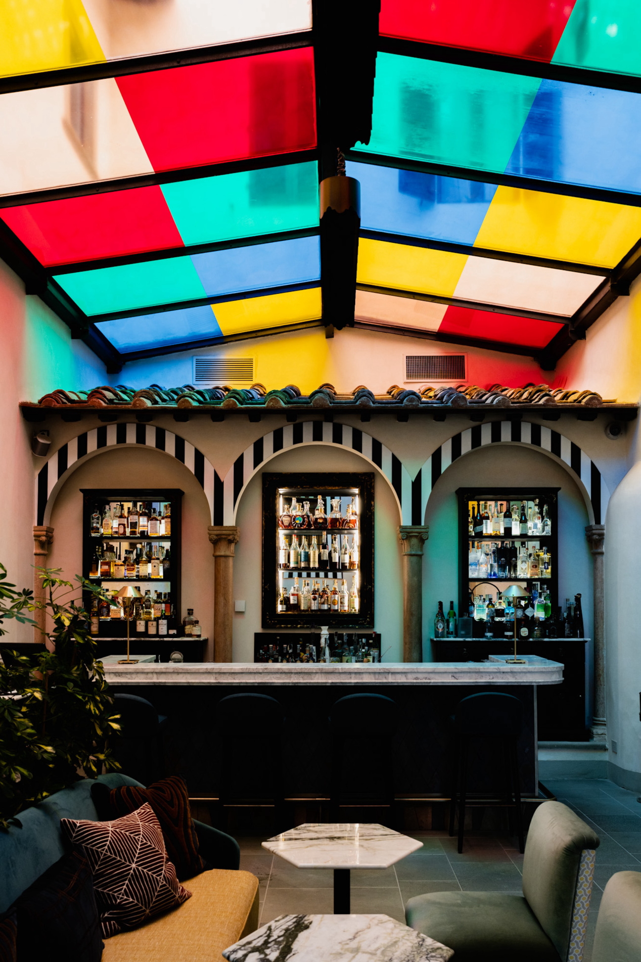 Belmond-Hotel-Bar-installation
