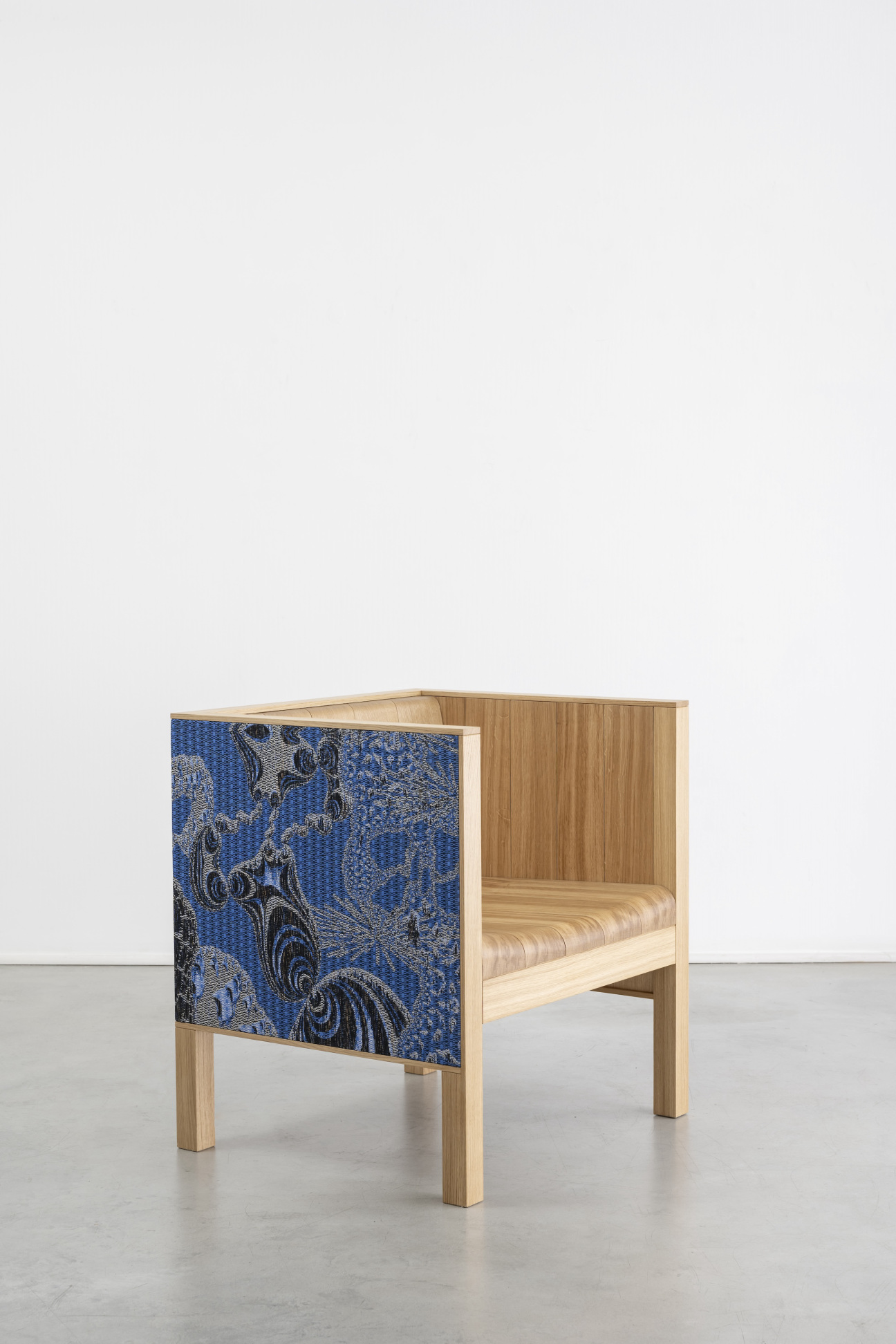 Kustaa-Saski-oak-and-woven-chair