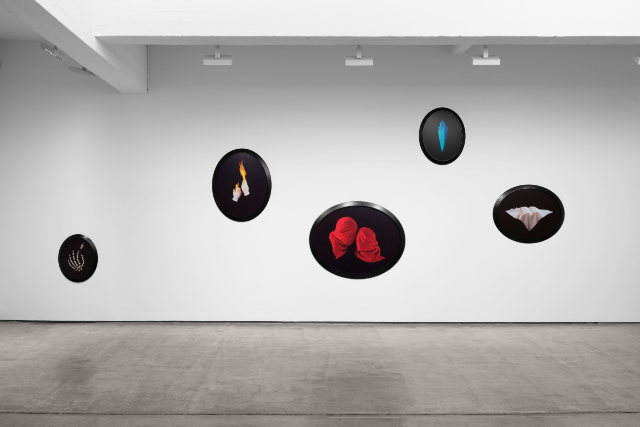 sarah-charlesworth-exhibition