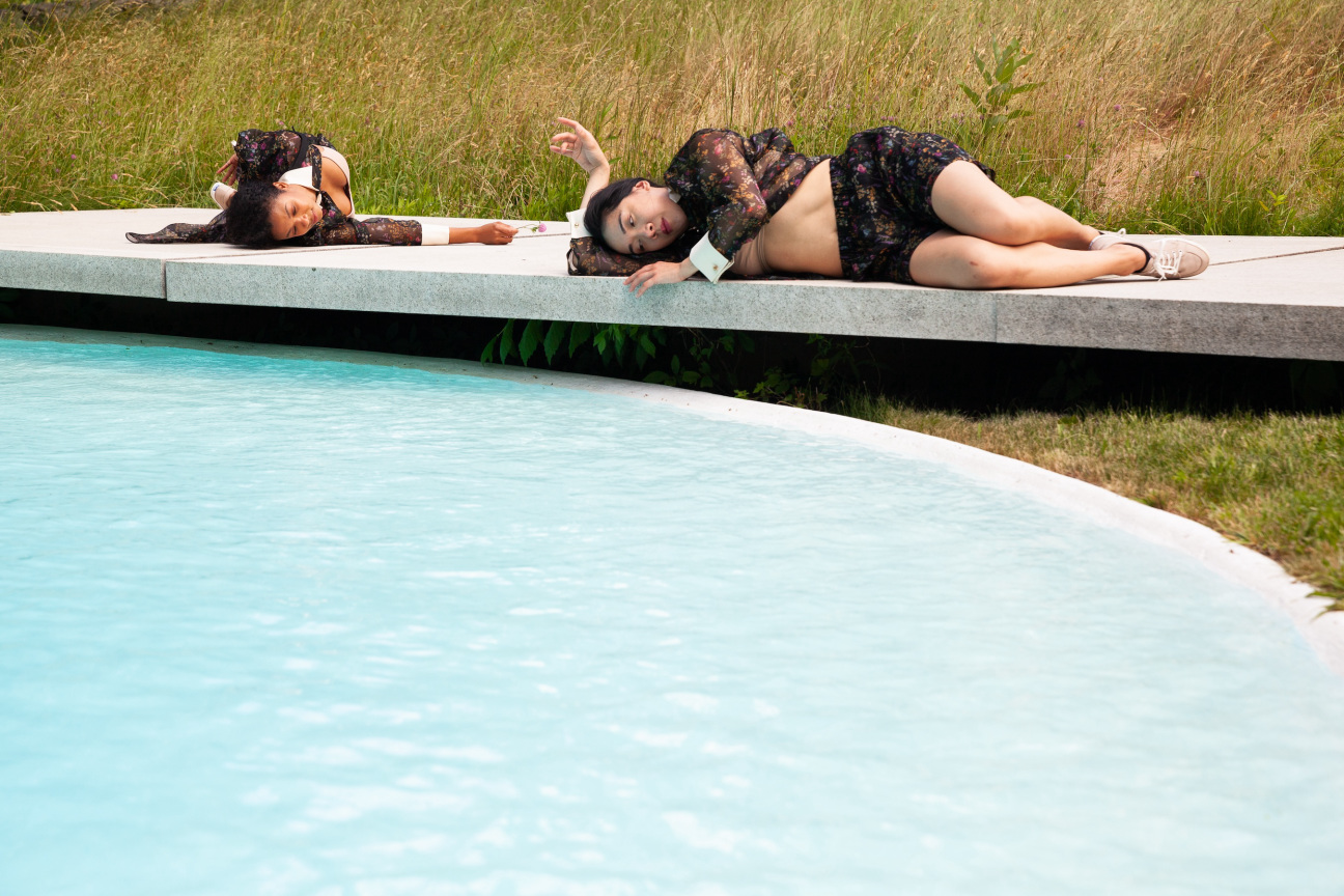 Brendan-Fernandes-dancers-by-pool