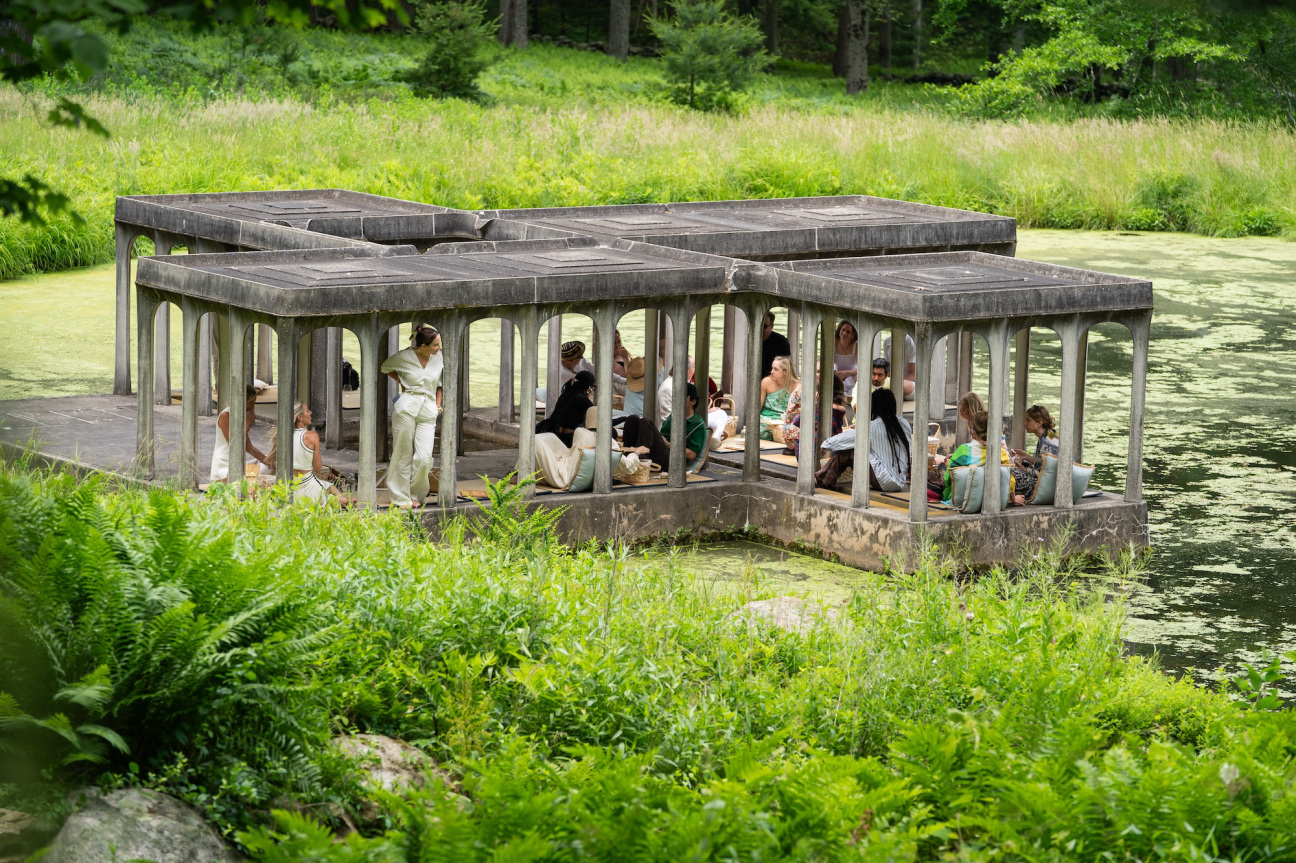 Glass-House-floating-pavilion-in-pond