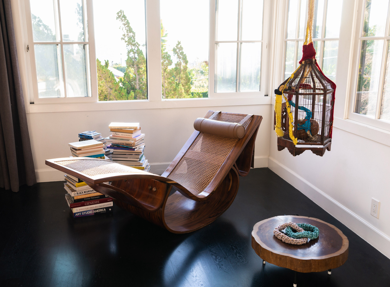oscar-niemeyer-chaise-1960s-interior-design-modernist
