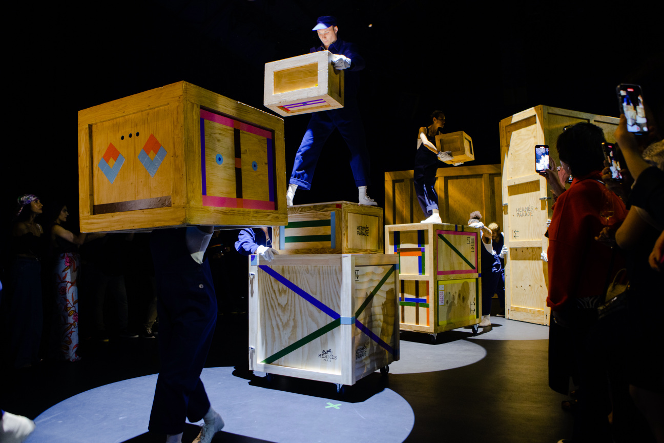 Hermes-Parade-Crates
