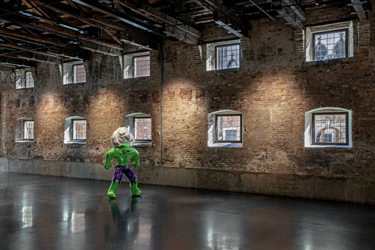 jeff-koons-ama-venice