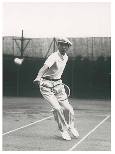 René-Lacoste-playing-tennis