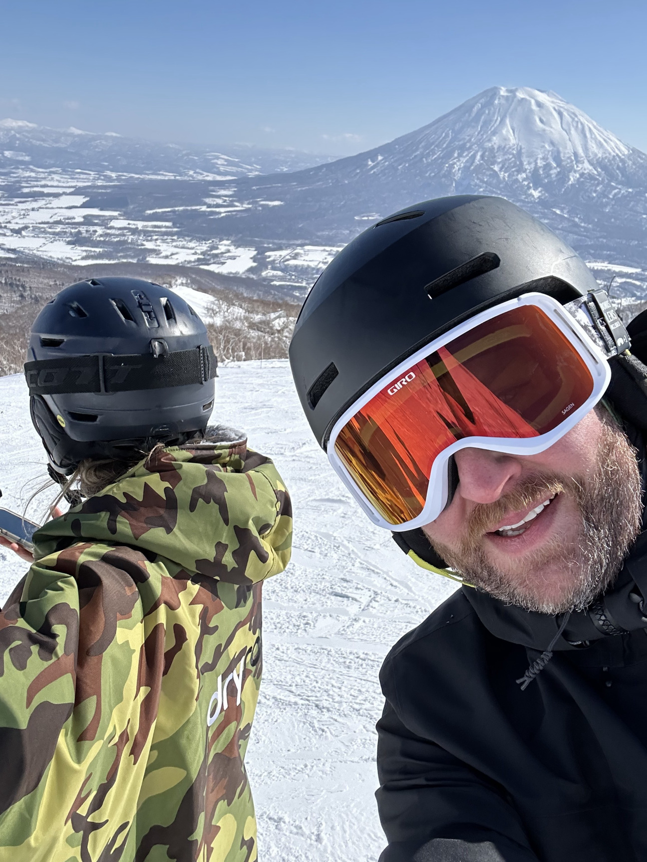 tommy-buckett-skiing-selfie-hairstylist