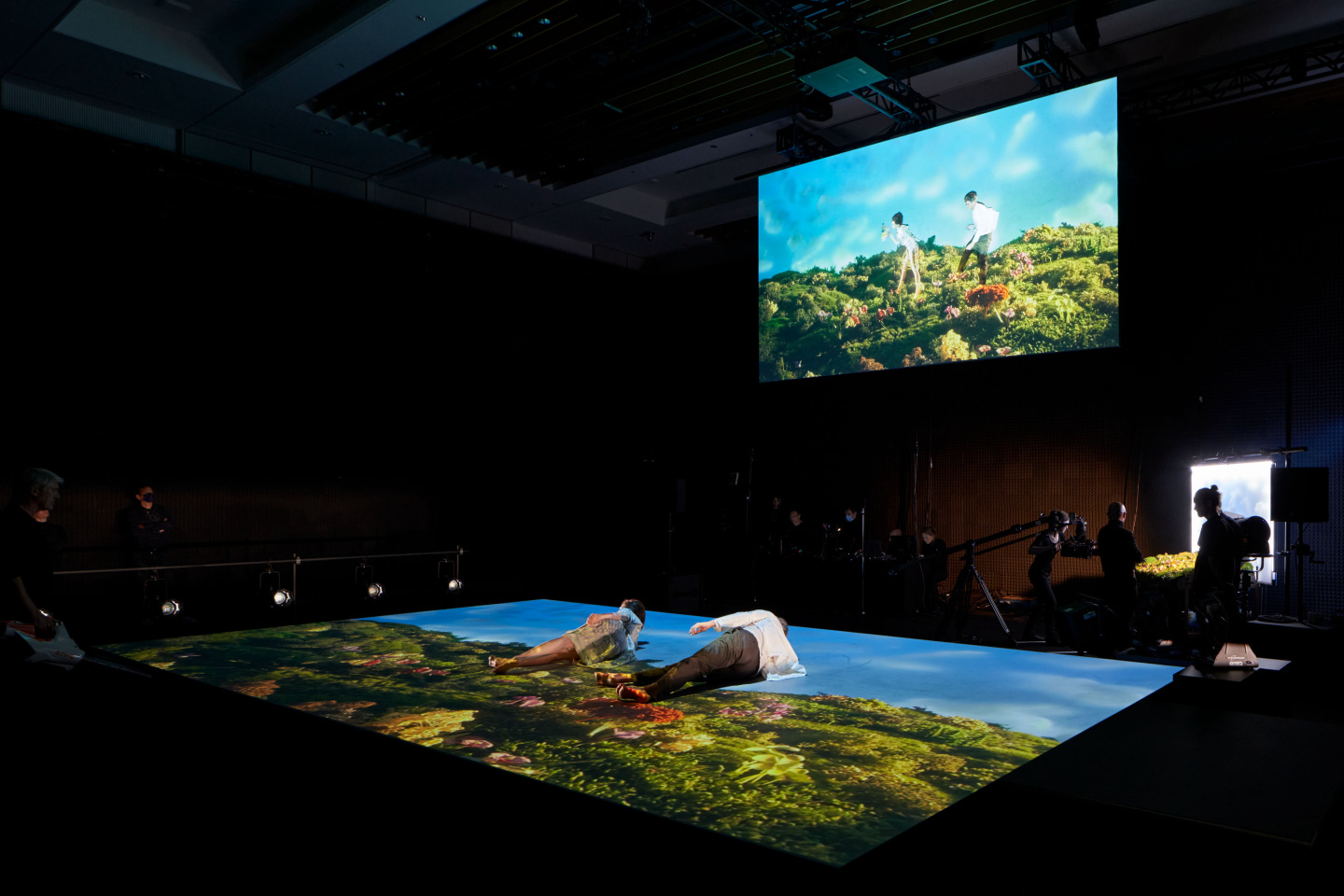 on-the-wings-of-hermes-art-performance-fashion