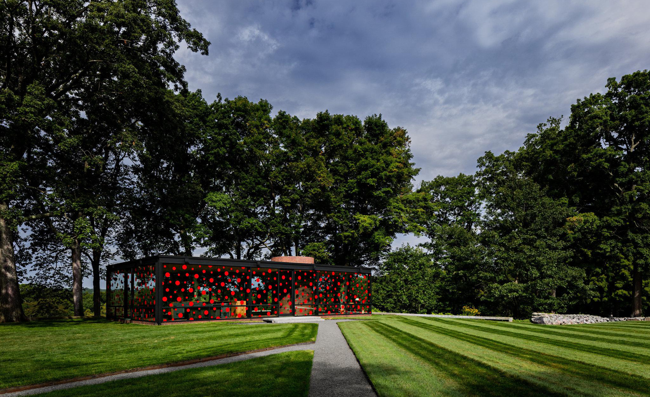 Yayoi Kusama's Dots Obsession – Alive, Seeking for Eternal Hope, 2016. Photo by Matthew Placek. 