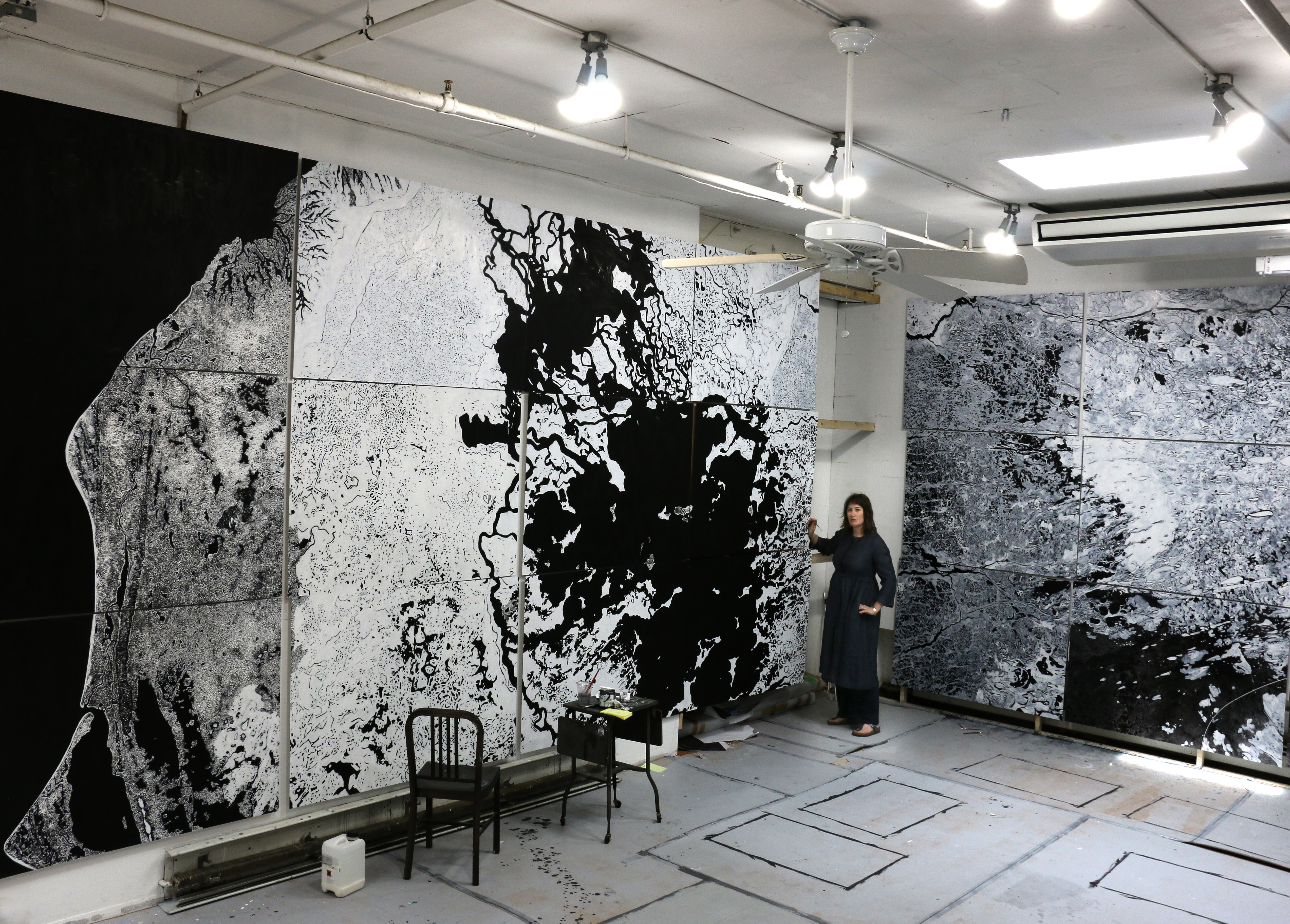 Ellen Harvey with Atlantis (in progress), 2017. Photograph by Jan Baracz.