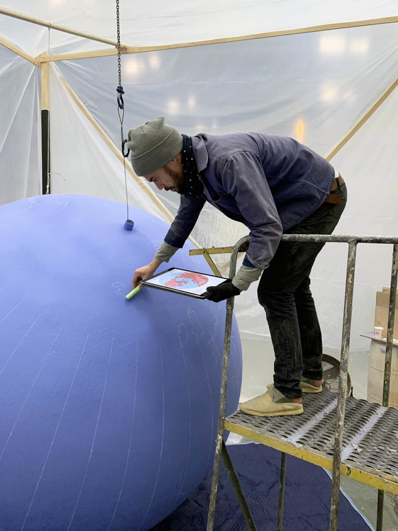 Oliver Jeffers preparing The Moon the Earth and Us