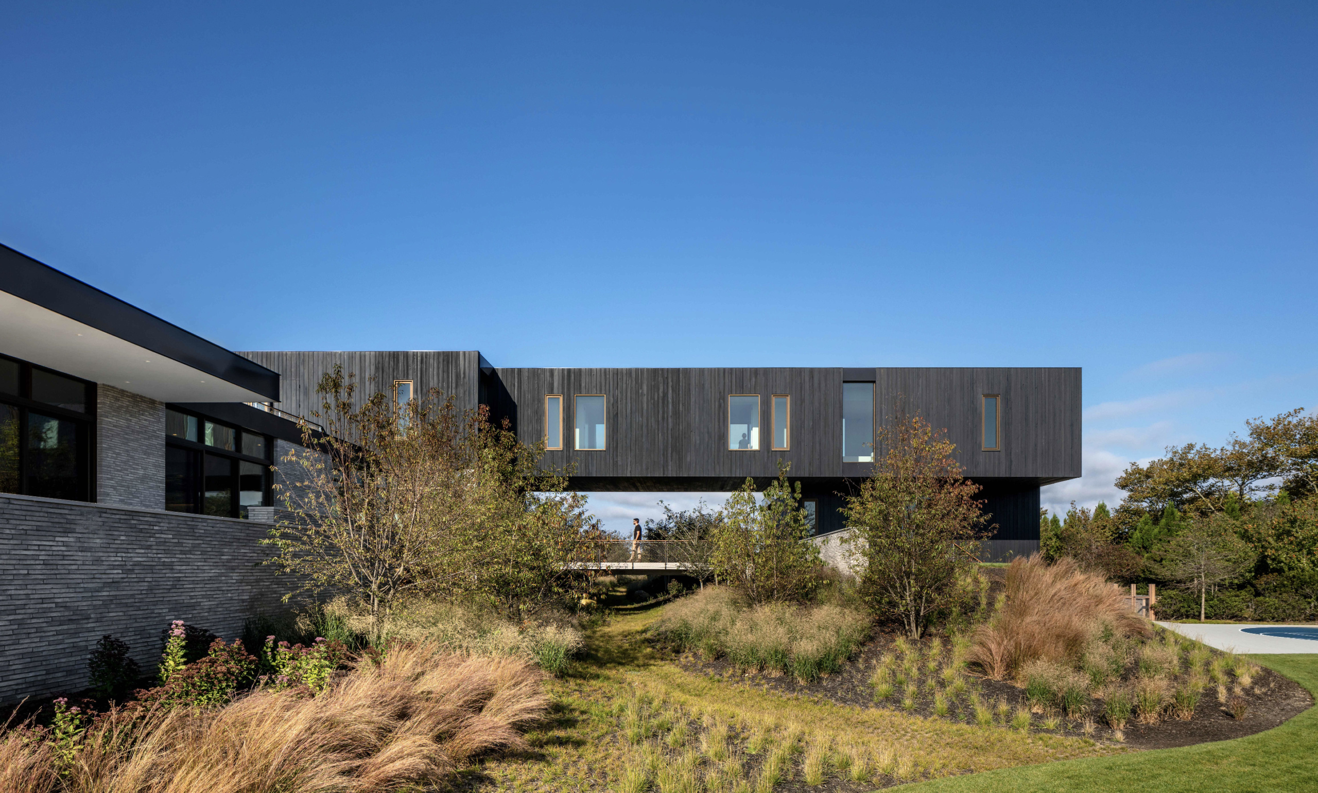 The Bridge House designed by A+I. Photo by Magda Biernat. 
