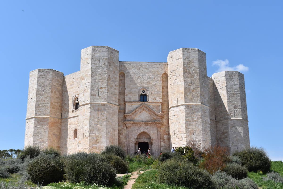 castel del monte on sunny day 