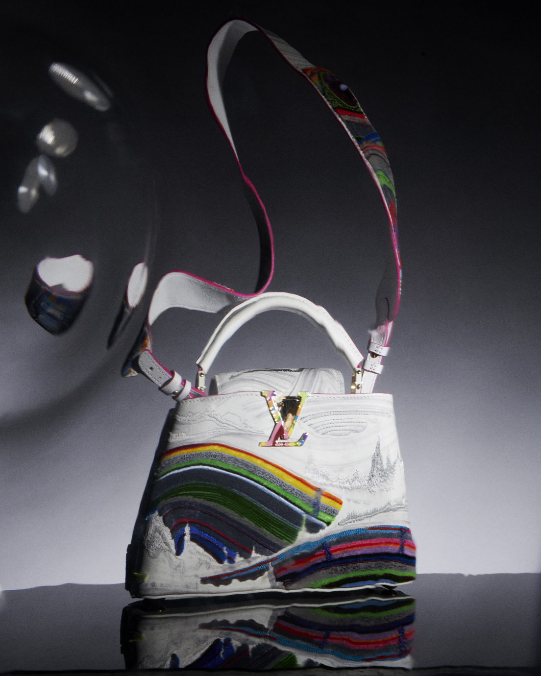 Huang Yuxing's Artycapucines bag.